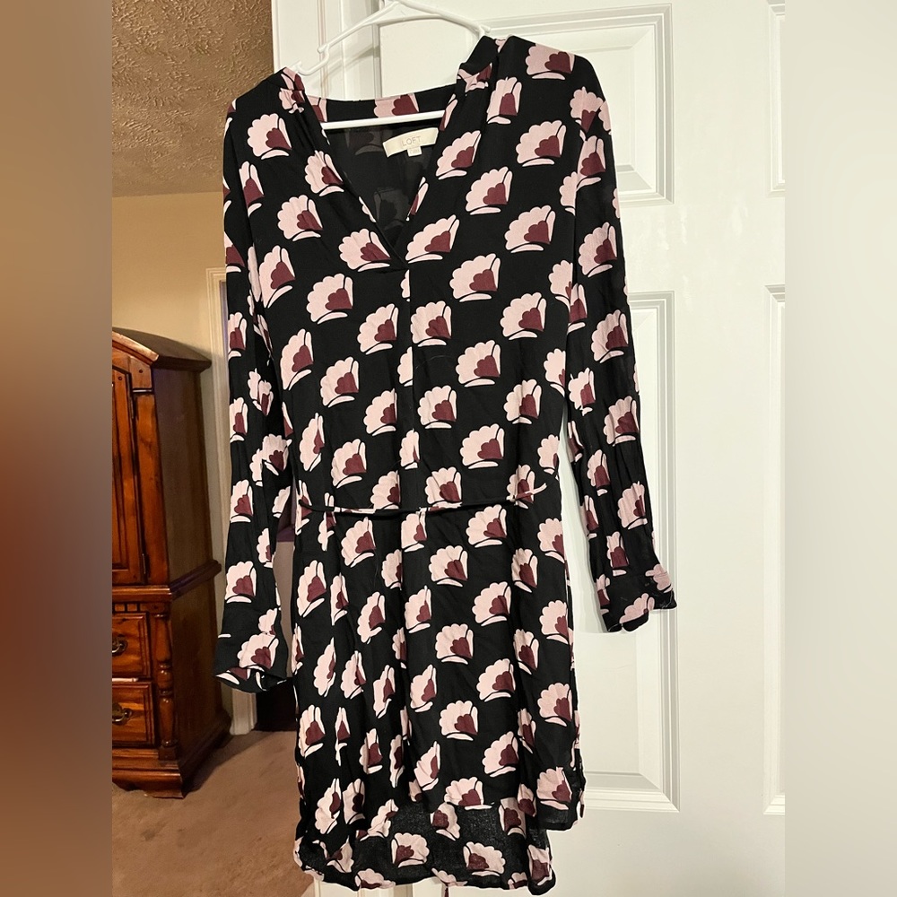 Women’s L Loft Dress. Satiny-sleek material.